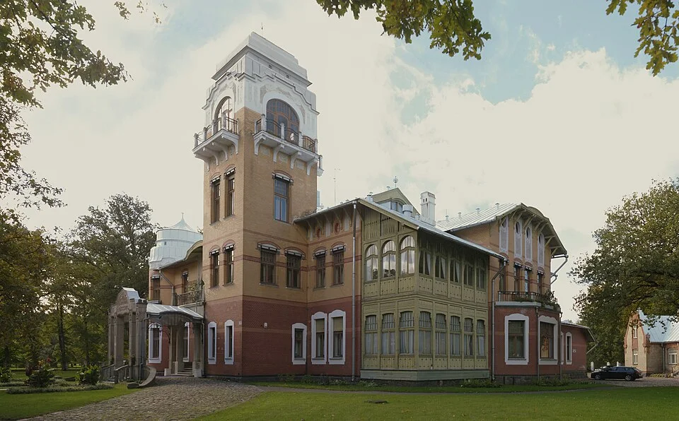 Villa Ammende with its tower and glazed veranda in Pärnu