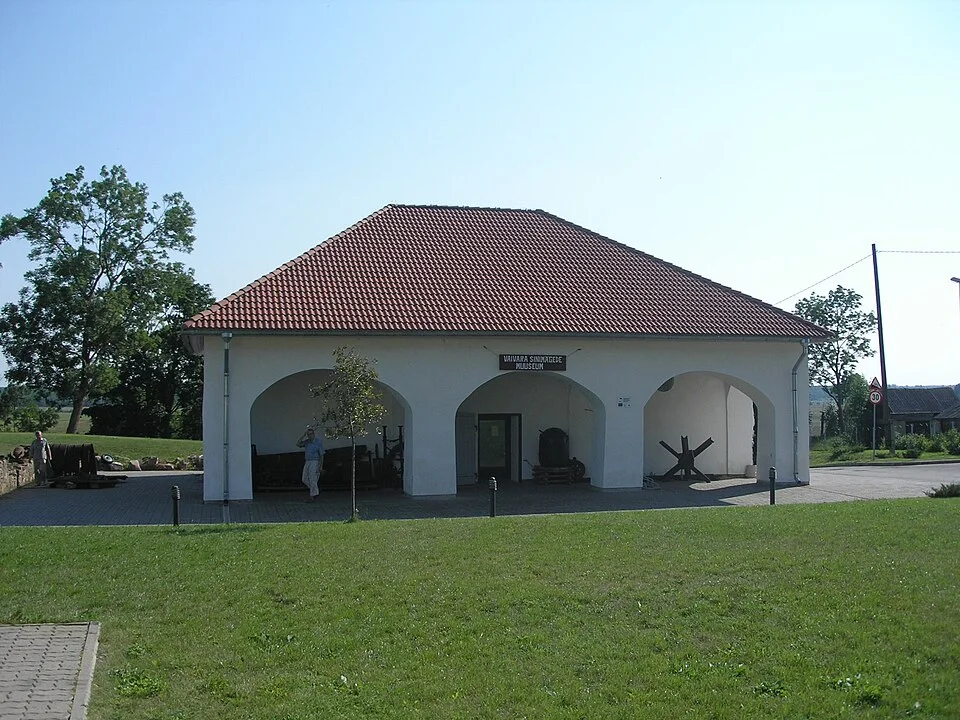 Vaivara Sinimägede Museum exterior in 2011.